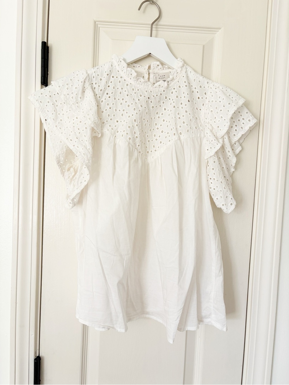 Small - a new day Eyelet Ruffle Sleeve White Women's Top